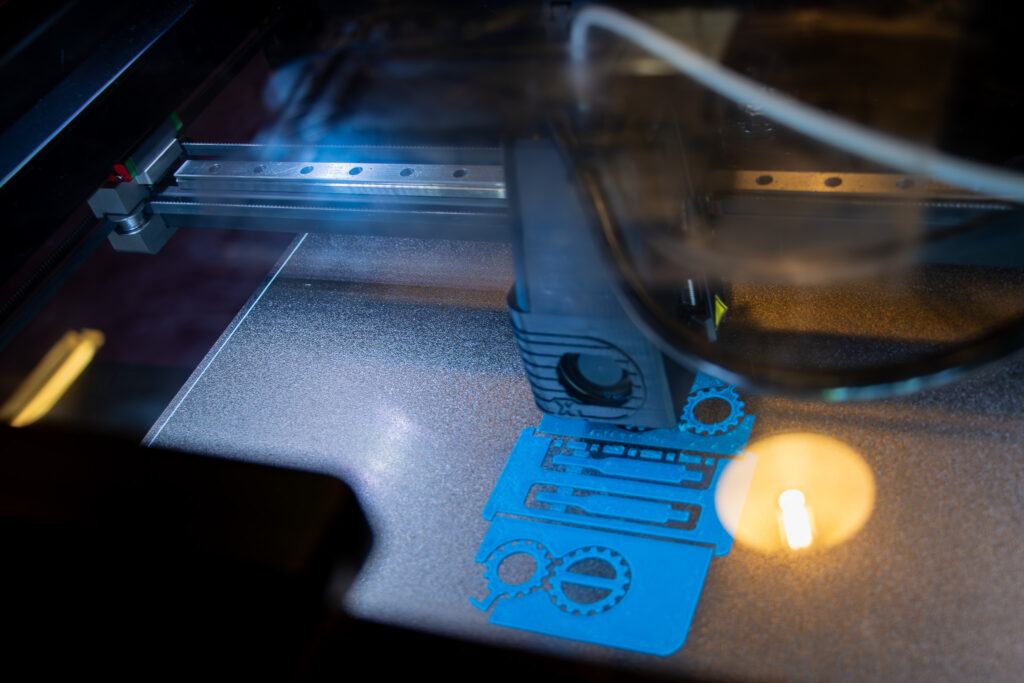 3D-printer i gang med at printe en opgave