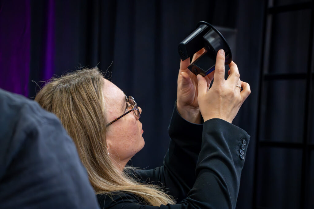 deltager tjekker om deres opgave er god nok